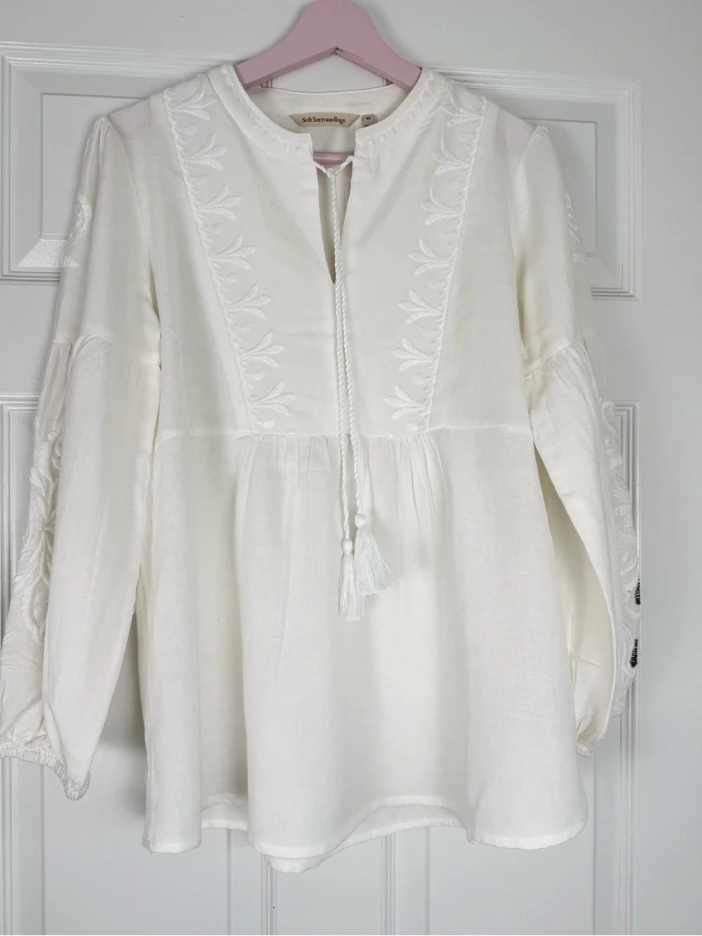 NWT Soft Surroundings Ivory Embroidered Peasant Top with Tassel Tie Medium